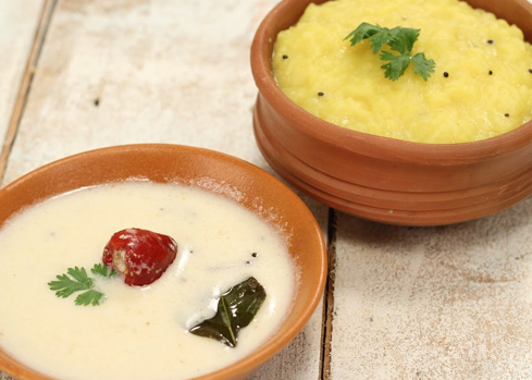 Dadi-Maa-ki-Khichdi-with-Curd