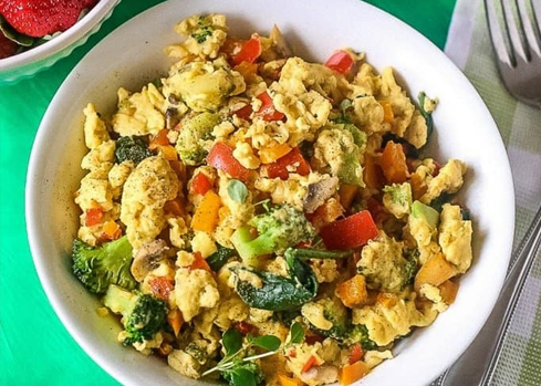 Scrambled-Eggs-with-Veggies